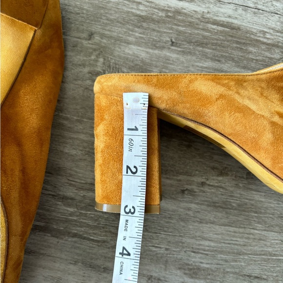 Michele Lopriore Suede Tan Mules Slip On Block Heels Italy 
EU Size 40 US 9 - Picture 8 of 8